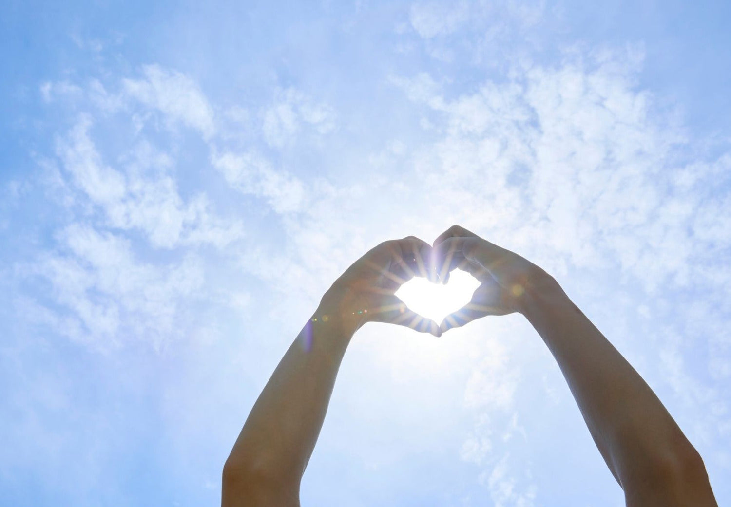 De zon wordt sterker: wat doet zonlicht eigenlijk met je huid?